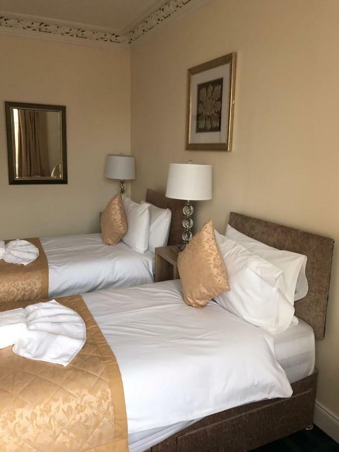 Royal Guest House Nairn Bagian luar foto